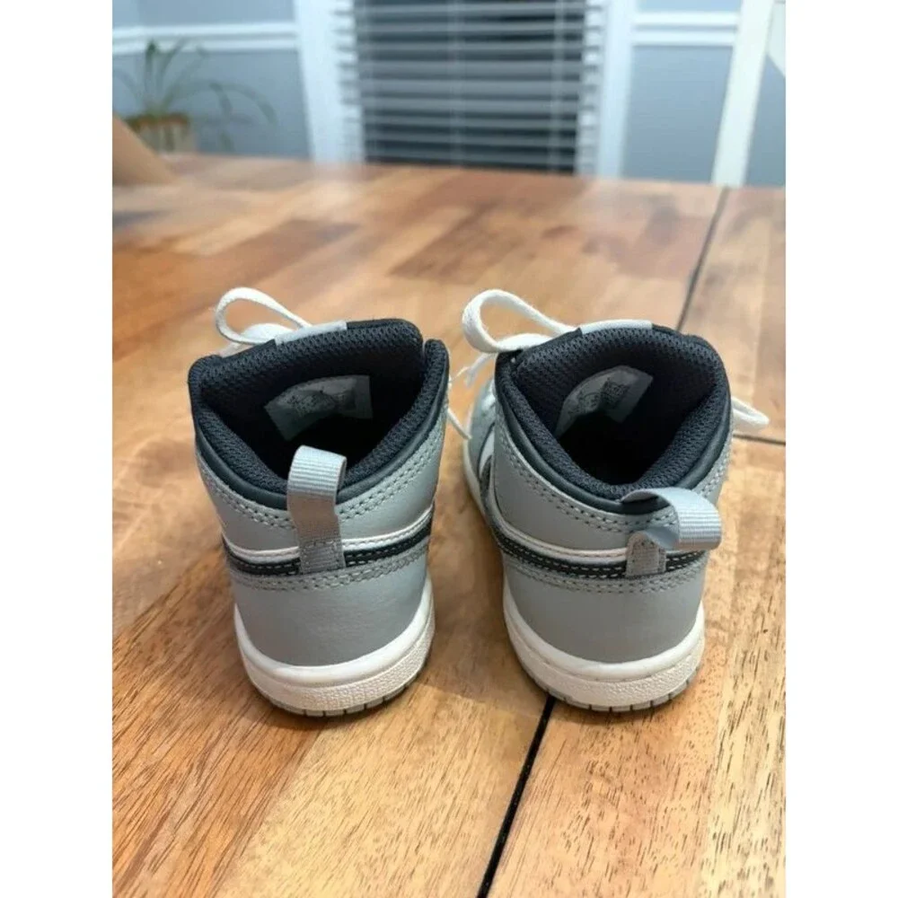Jordan 1 Boys' High Top Sneakers Gray White Leather Upper Lace Up Logo Size 7C